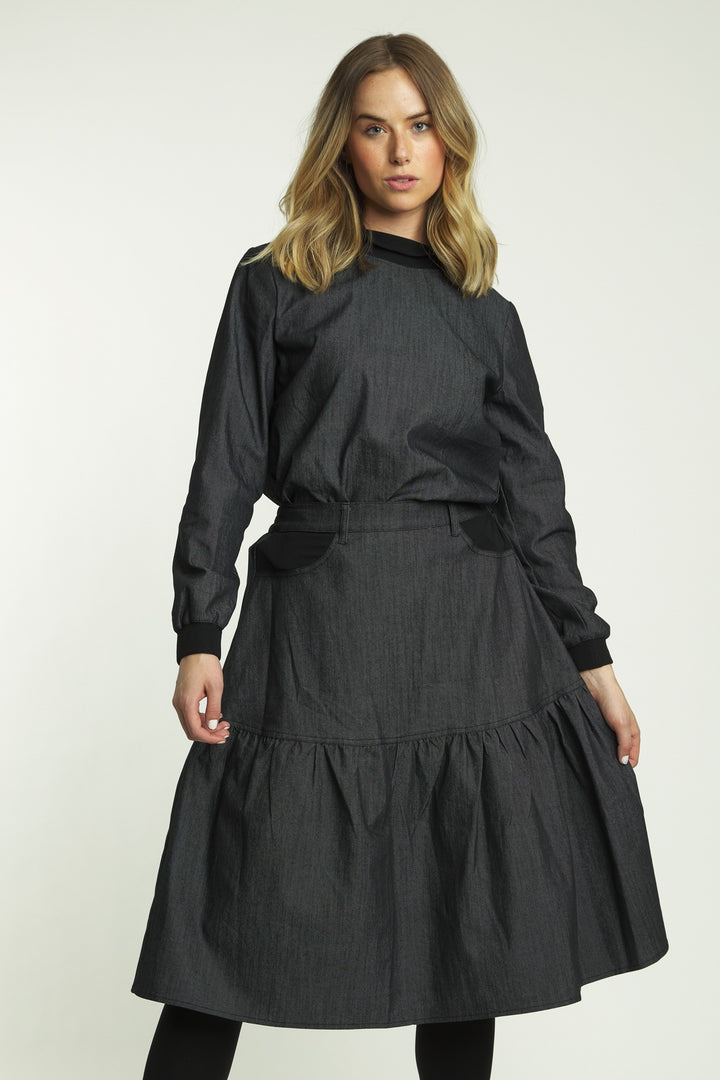 Black Denim Denim Skirt With Ruffle Detail And Fake Pockets