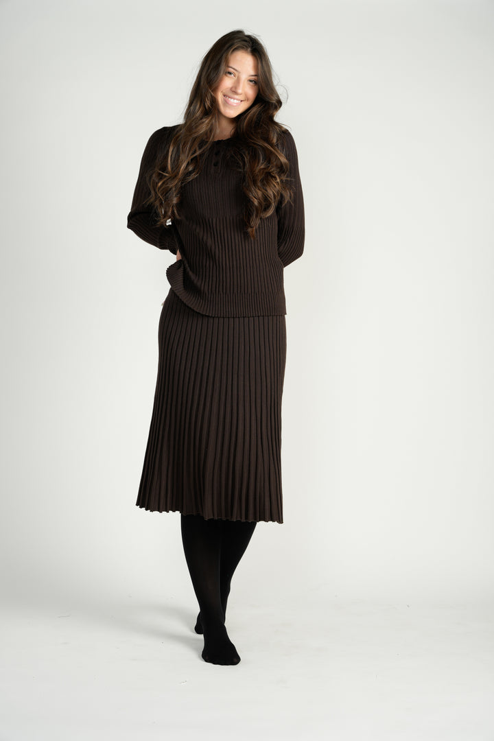 Dark Brown Knit Ribbed Top With Marled Buttons