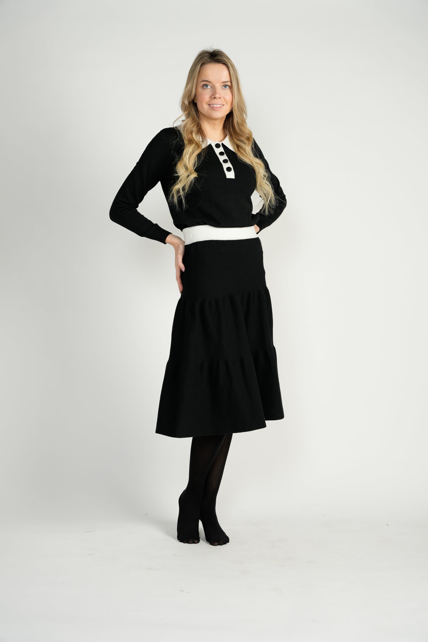 Black/Ivory Knit Top With Golden Buttons And Flat Collar