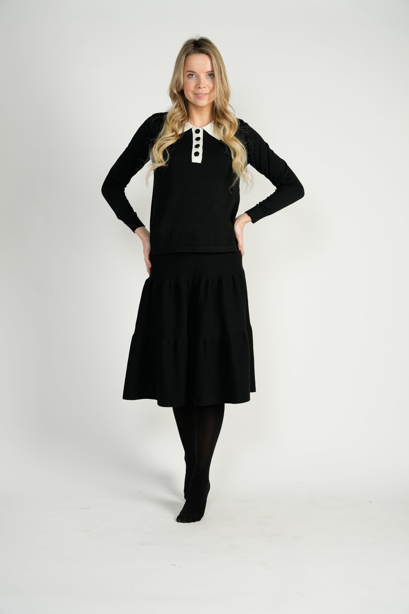 Black/Ivory Knit Top With Golden Buttons And Flat Collar