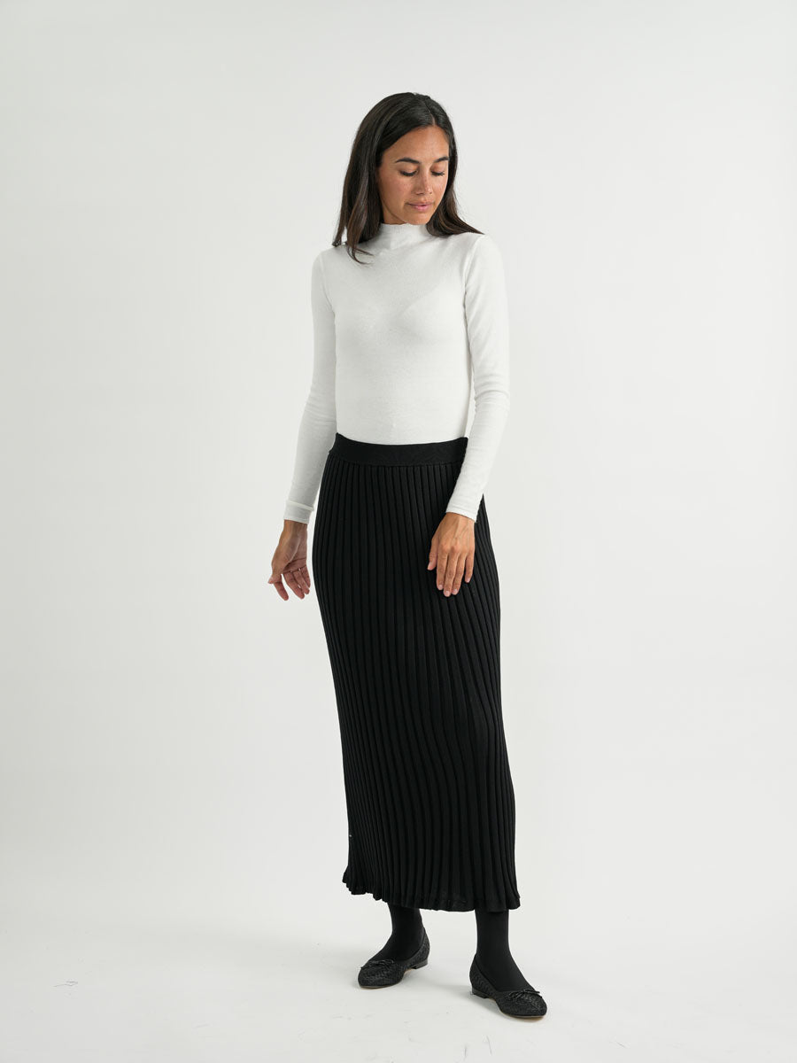 Black Pleated Ribbed Knit Midi Skirt