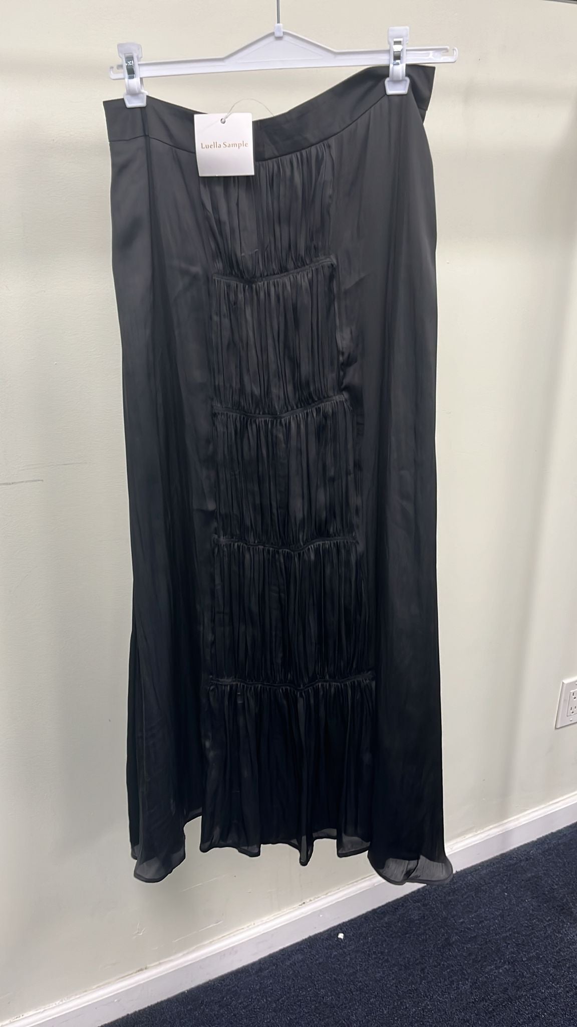 Black Slip Skirt With Ruched Gathering In Center